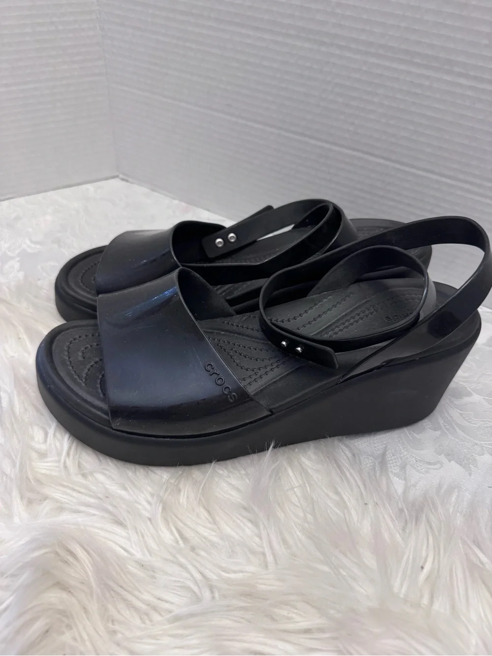 Crocs Brooklyn Wedge Ankle Strap Black High Shine Sandal Comfort Shoe Size 11